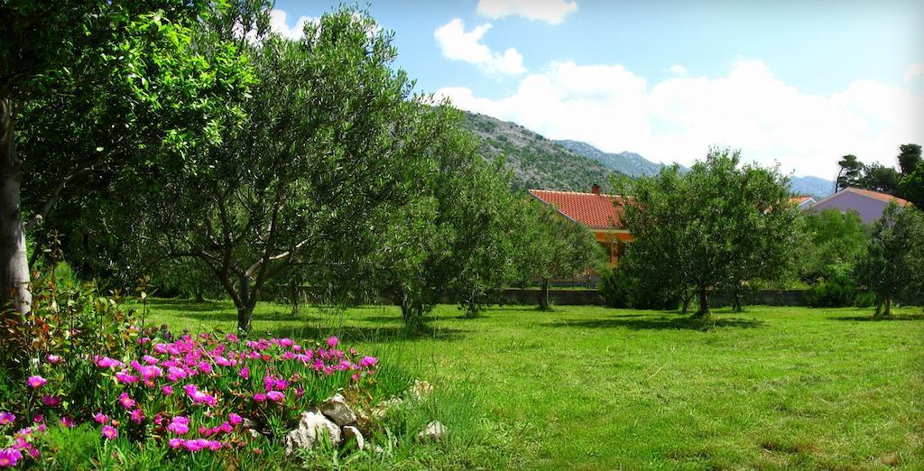 Apartments And Rooms Mare-Monti Starigrad Paklenica Exterior photo