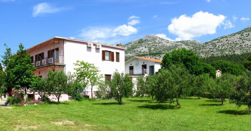 Apartments And Rooms Mare-Monti Starigrad Paklenica Exterior photo
