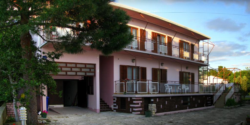Apartments And Rooms Mare-Monti Starigrad Paklenica Exterior photo
