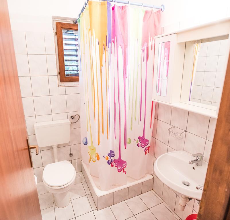 Apartments And Rooms Mare-Monti Starigrad Paklenica Exterior photo