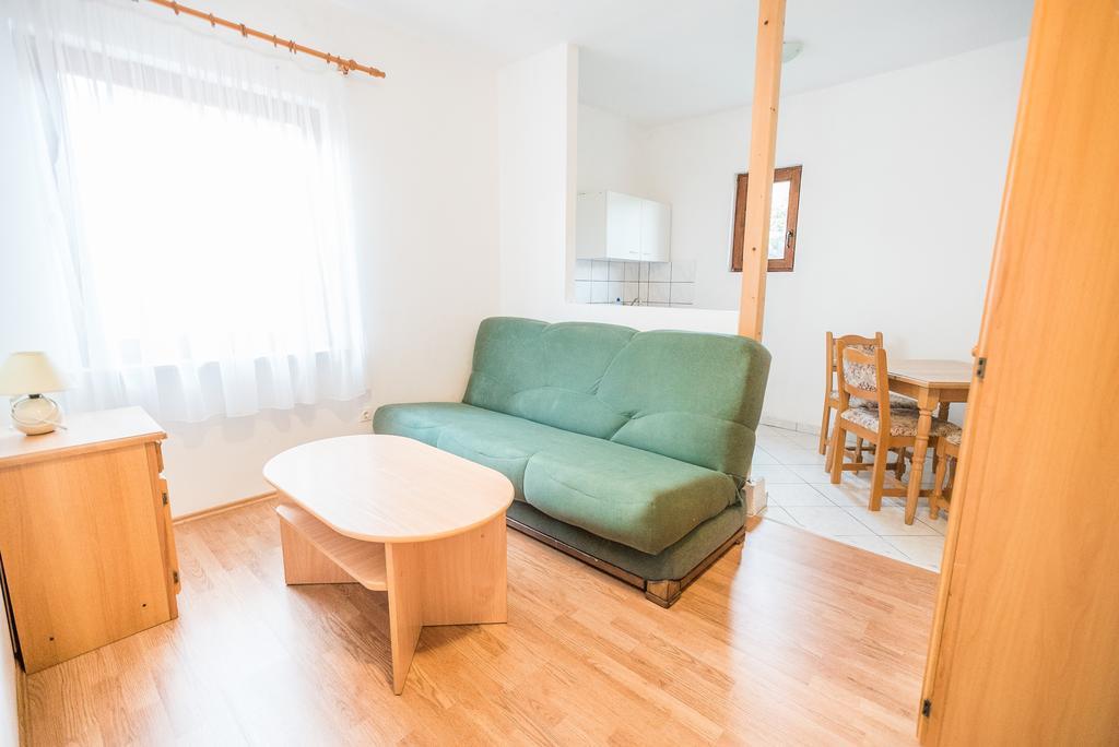 Apartments And Rooms Mare-Monti Starigrad Paklenica Exterior photo