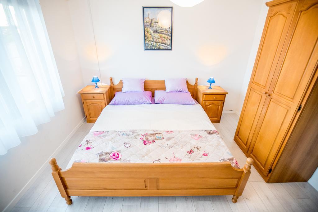 Apartments And Rooms Mare-Monti Starigrad Paklenica Exterior photo